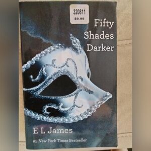Fifty Shades Darker by E L James - Black and Gray Cover